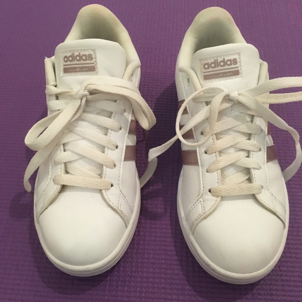 Adidas ladies size 61/2 Trainers . Like New. - Picture 2 of 8